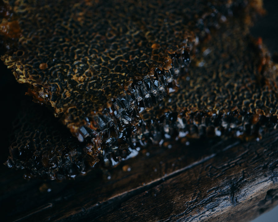 Hand-pressed organic honey from Warré hives – post-brood polyflora